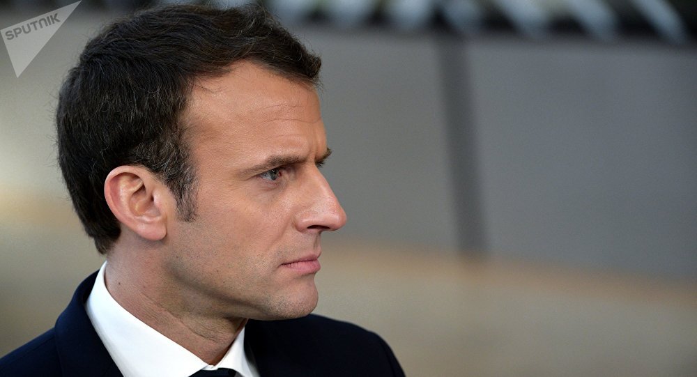 macron3
