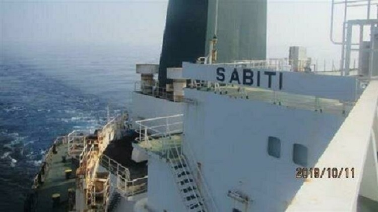 Une photo du pétrolier iranien SABITI après avoir été touché par deux missiles dans la mer Rouge près de la ville portuaire saoudienne de Djeddah, le 11 octobre 2019.