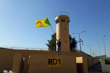 Le drapeau du Hachd hissé sur l'entrée de l'ambassade US à Bagdad