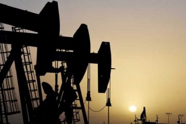 La Russie est le plus gros exportateur mondial, avec 8 millions de barils par jour (mb/j) de pétrole brut et de produits raffinés à destination du reste du monde.