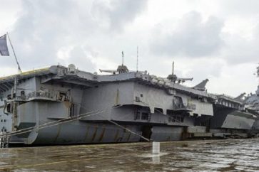 ©STAVROS KONIOTIS/EPA/MAXPPP - epa08234063 A view of the French aircraft carrier 'Charles de Gaulle' docked at the port of Limassol, Cyprus, 21 February 2020. The huge vessel, which has a crew of about 2,000 sailors, is set to remain docked at the Cypriot harbor for five days and will be visited by Cyprus' President Nicos Anastasiades on 22 February 2020. For the past month, the carrier had been conducting operations in the Middle East region as part of the international coalition against the Islamic State (IS) in Operation Inherent Resolve.  EPA-EFE/STAVROS KONIOTIS