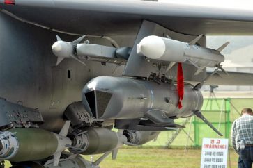 Le SLAM ER est un missile de croisière air-sol guidé par GPS d'une portée maximale de 155 miles nautiques