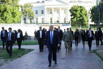 Trump a appelé les gouverneurs à agir vite et fort pour "dominer les rues"