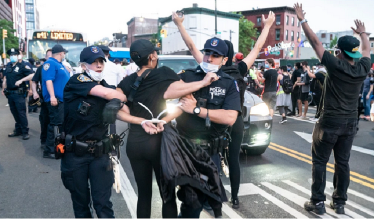 Les Etats-Unis sont secoués par de violentes manifestations dénonçant les brutalités policières et le racisme.