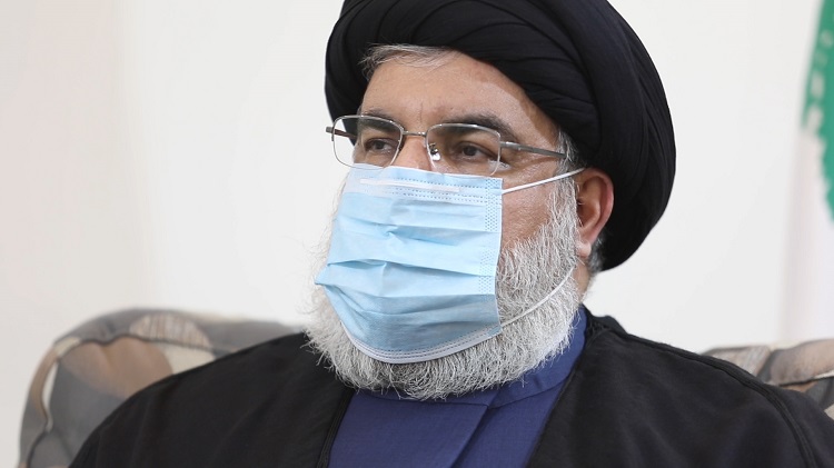 Sayed Hassan Nasrallah portant un masque