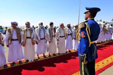 Des détenus yéménites libérés accueillis à l'aéroport de Sanaa
