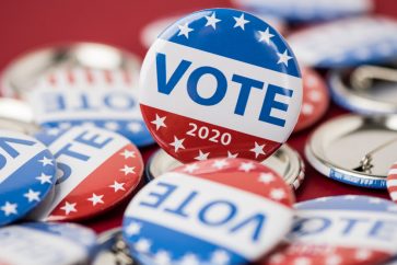 Des électeurs démocrates ont indiqué avoir reçu des e-mails menaçants qui leur étaient personnellement adressés, au nom des "Proud Boys"