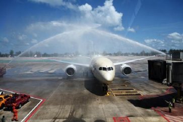 Le partage de code est fréquent dans le transport aérien et consiste pour deux compagnies à commercialiser le même avion, chacune sous sa marque et sous son propre numéro de vol.