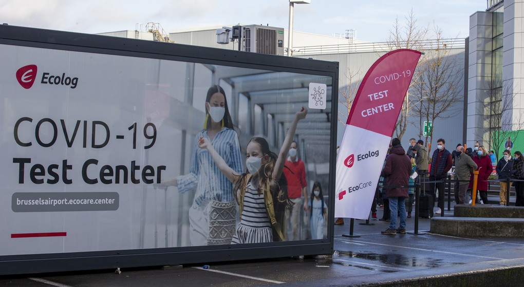 Illustration picture shows people waiting at the test center in Brussels Airport in Zaventem, Sunday 20 December 2020. Belgium advise against travelling but is not forbidden. BELGA PHOTO NICOLAS MAETERLINCK