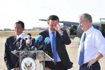 Les membres de la délégation US à l'aéroport de Beyrouth