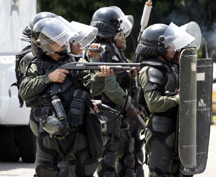 Des policiers du Panama