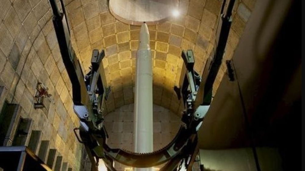 Téhéran s'apprête à lancer un satellite spatial, peut-être à monter une ogive nucléaire sur un missile intercontinental d'une portée de 2 000 km.