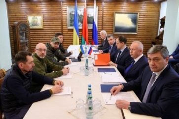 Les négociateurs russes et ukrainiens