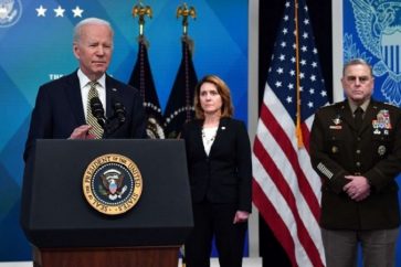 l’Ukraine va recevoir 800 systèmes de défense anti-aérienne Stinger , 9.000 systèmes anti-char, environ 7.000 armes légères (fusils, armes automatiques, pistolets, etc.) et 20 millions de munitions