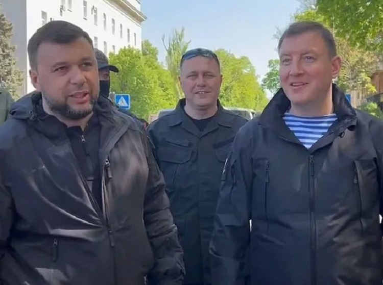 Donetsk, Lougansk et de nombreuses autres villes russes vont enfin retrouver leur port d'attache, a dit le secrétaire du Conseil général de Russie Unie, Andreï Tourtchak.