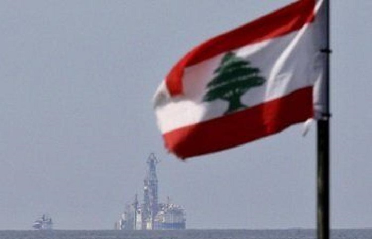 Drapeau libanais à la frontière sud.