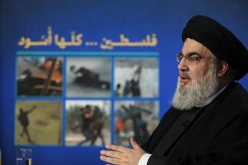 "En Palestine... Tous sont des lions" (Slogan du poster en arrière fond)