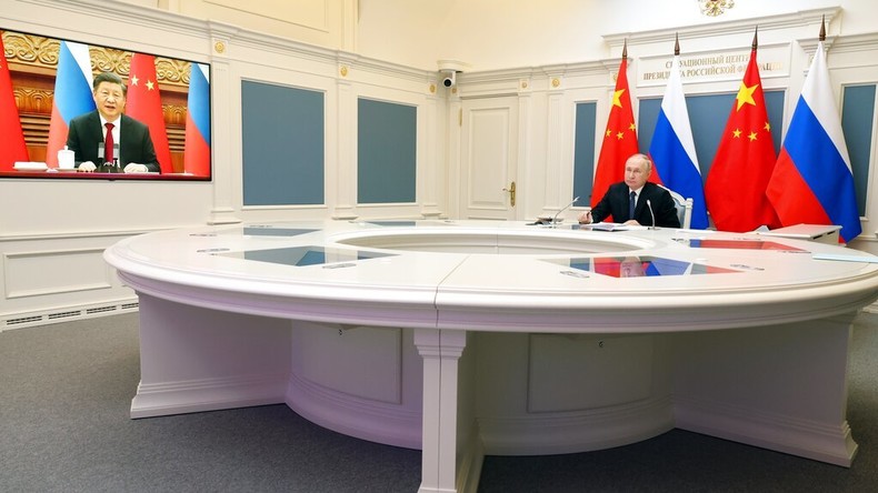 Rencontre par visioconférence entre les présidents chinois et russe Xi Jinping et Vladimir Poutine, le 30 décembre 2022.