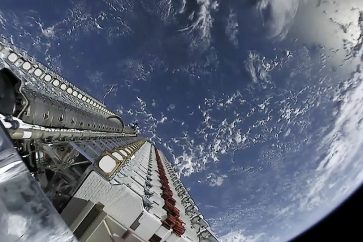 Starlink dispose d'un réseau de plus de 2.000 petits satellites en orbite basse au-dessus de la terre