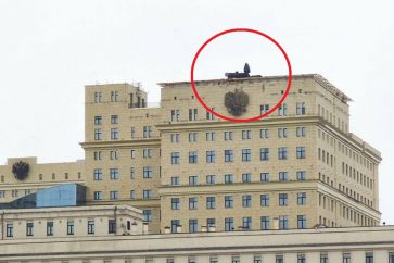 Un système anti-aérien russe Pantsir installé sur les toits d'un bâtiment administratif à Moscou.