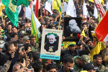 Des personnes en deuil assistent aux funérailles du général Soleimani à Bagdad, en janvier 2020. ©AFP