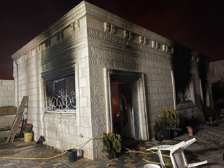 Des centaines de colons israéliens incendié des bâtiments et des voitures palestiniens, le 26 février 2023.