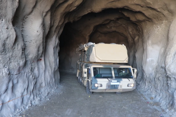Lors de l’exercice spécial de la défense aérienne « Ciel de Velayat-1401 », qui a débuté mardi 28 février, les images d’un système Khordad-3 sortant d’une base et d’un tunnel secret ont été rendues publiques.
