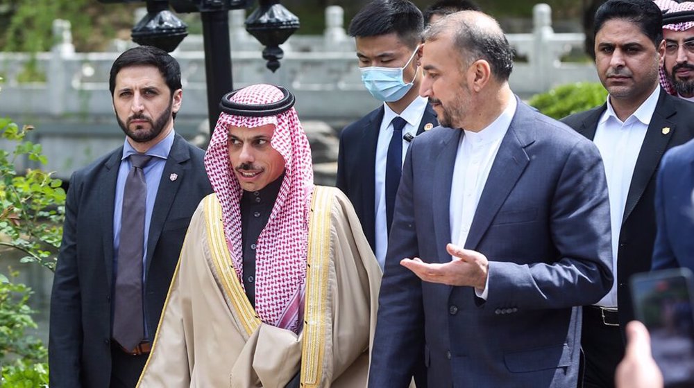 Le ministre iranien des Affaires étrangères Hossein Amir Abdollahian et son homologue saoudien Faisal bin Farhan Al Saoud se rencontrent à Pékin, le jeudi 6 avril 2023. © Irna