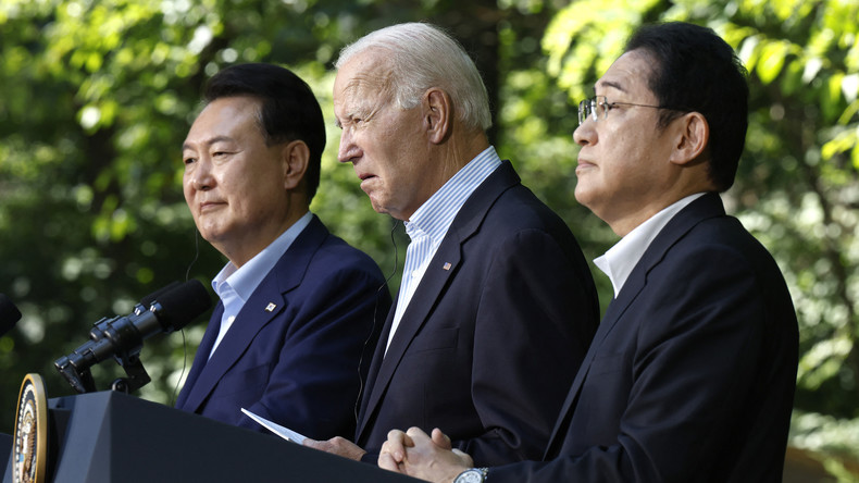 Le président sud-coréen Yoon Suk-yeol, le président américain Joe Biden et le Premier ministre japonais Kishida Fumio à Camp David, le 18 août.