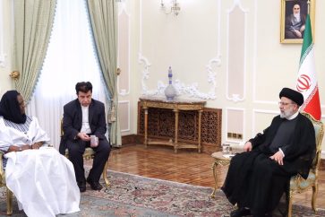 Le président de la République islamique d’Iran, Ebrahim Raïssi, s’est entretenu, lundi 4 septembre, avec la ministre burkinabè des Affaires étrangères, Olivia Rouamba, à Téhéran ©president.ir