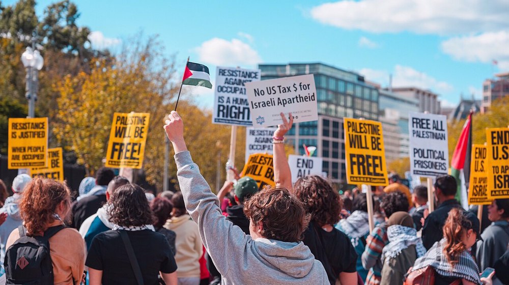 Rassemblement devant la Maison Blanche à Washington DC en soutien à la résistance palestinienne devant le régime d'Israël durant la nouvelle et actuelle guerre Israël-Gaza, octobre 2023. ©Wikipédia