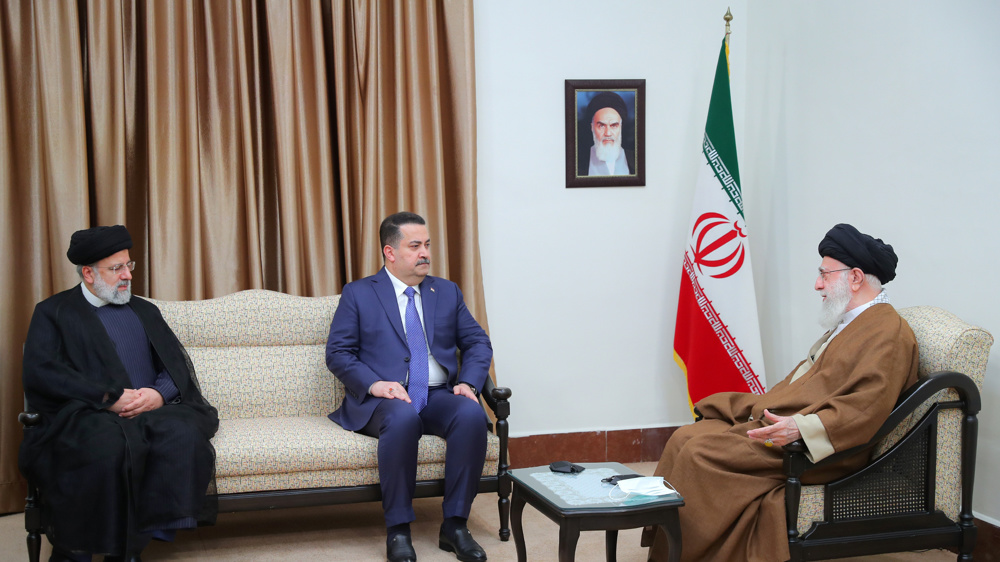 Le Leader de la Révolution islamique, l'Ayatollah Sayed Ali Khamenei (à droite) et le Premier ministre irakien Mohammed Chia al-Soudani se rencontrent à Téhéran le 6 novembre 2023. (Photo via Khamenei.ir)