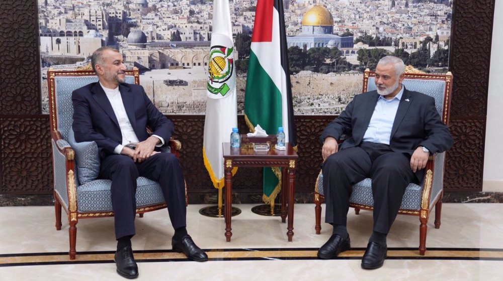 Rencontre entre Hossein Amir-Abdollahian, ministre iranien des Affaires étrangères (g), et Ismaïl Haniyeh, chef du bureau politique du Hamas. ©Fars News