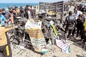 "Les forces d'occupation ont commis un horrible massacre au rond-point du Koweït à Gaza, qui a coûté la vie à des dizaines de martyrs et de blessés".