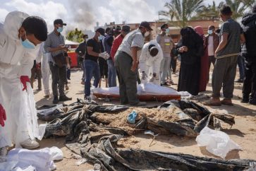 Fosse commune à l'intérieur des hopitaux à Gaza