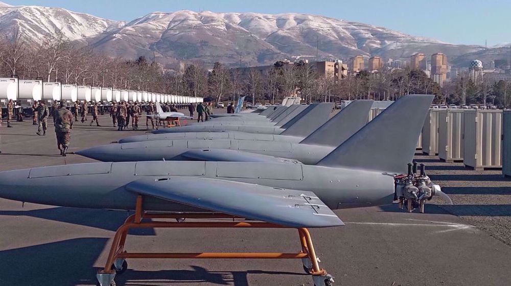 Les forces terrestres de l'armée de la République islamique d'Iran reçoivent une gamme de matériel militaire, notamment divers types de drones, lors d'une cérémonie tenue à Téhéran, le 27 février 2025. ©IRNA