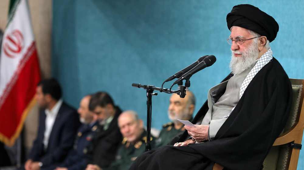 Le Leader de la Révolution islamique, l’Ayatollah Sayed Ali Khamenei, a reçu, ce samedi 8 mars, les chefs des pouvoirs exécutif, législatif et judiciaire et de hauts responsables militaires et politiques iraniens. ©leader.ir