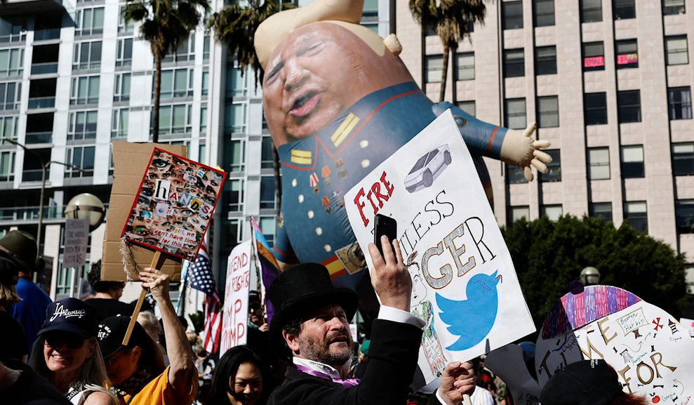 Des dizaines de milliers d’employés fédéraux aux USA, dont plusieurs scientifiques, ont été licenciés par l'administration Trump.