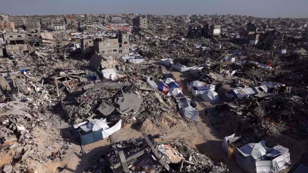Tentes de déplacés au milieu des immeubles en ruines à Jabaliya, le 2 avril 2025. ©AFP