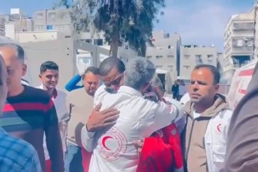 Assaad Al-Nsasrah et un autre secouriste sont les seuls rescapés de la fusillade israélienne qui a assassiné 15 secouristes palestiniens.