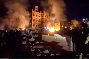 Bombardements américains contre une usine dans la capitale Sanaa, le 13 avril 2025.