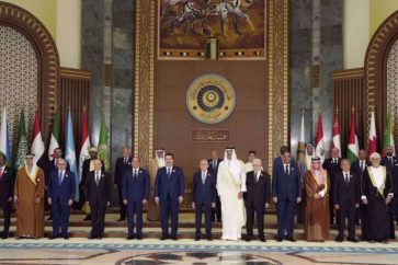 Les dirigeants arabes posent pour une photo de groupe avant la séance d'ouverture du 34e sommet de la Ligue arabe à Bagdad, le 17 mai 2025. ©AFP
