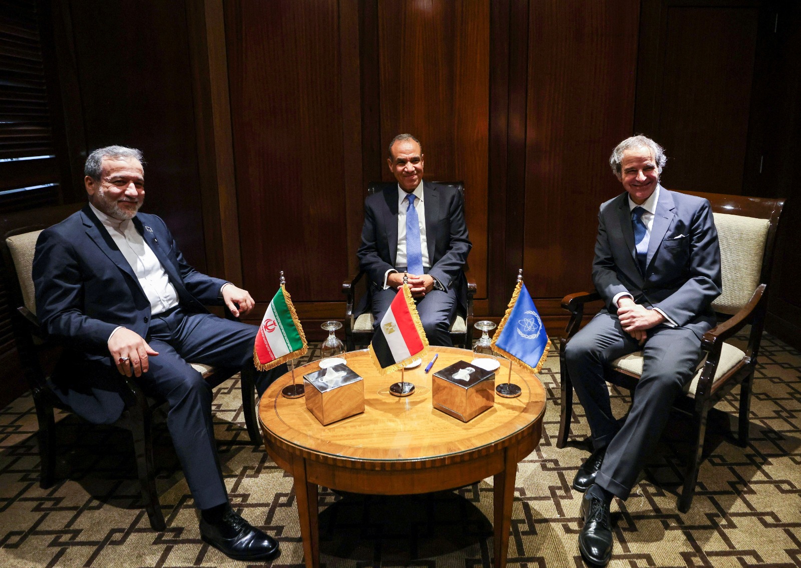 Abbas Araghchi et Rafael Grossi en Egypte