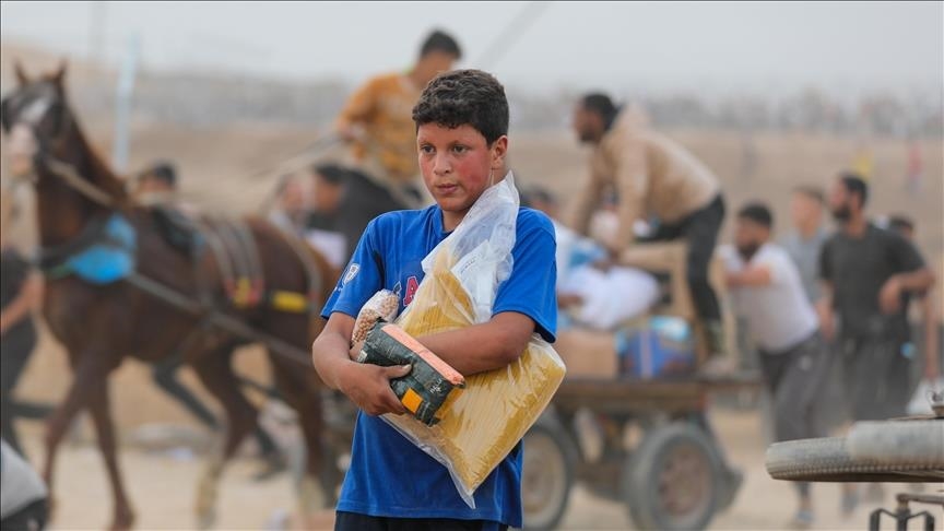 Le Hamas, décrit les centres de distribution d'aide comme des sites « trompeurs », témoins de « massacres quotidiens » au vu et au su de tout le monde.