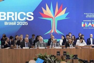 Le président Poutine: “La Russie et la Chine ne façonnent pas le nouvel ordre mondial – il s'impose naturellement de lui-même, à l'instar du soleil. Nous ne faisons que préparer le terrain pour mieux l'équilibrer”.