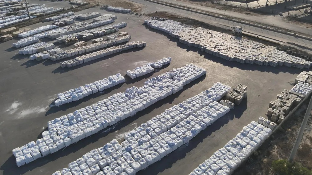 L'aide humanitaire entassée dans le terminal israélien Kerem Shalom