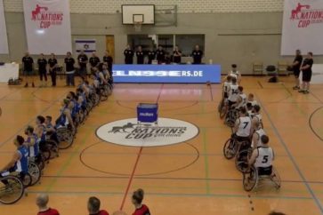 Des joueurs de l’équipe britannique de basket-fauteuil tournent le dos à l'hymne israélien en Allemagne