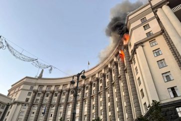 L’attaque russe dans la nuit de samedi à dimanche a touché pour la première fois le siège du gouvernement.