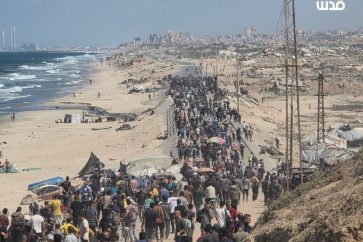 Des foules de Gazaouis rentrent à pied à Gaza-ville et au nord, le 10 octobre 2025.