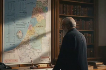 Le maitre des martyrs de l'Oumma Sayed Hassan Nasrallah devant la carte de la Palestine